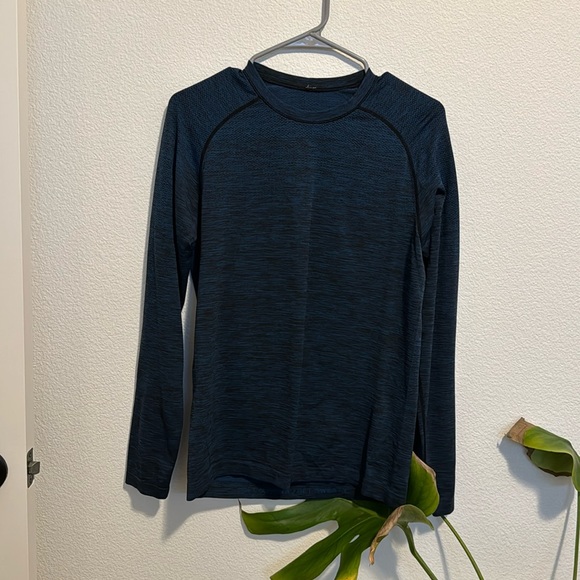 lululemon athletica Other - Lululemon metal vent LS top